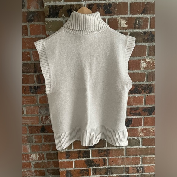 Aritzia “Babaton” wool off white/bone turtleneck vest, size small. - Picture 3 of 5